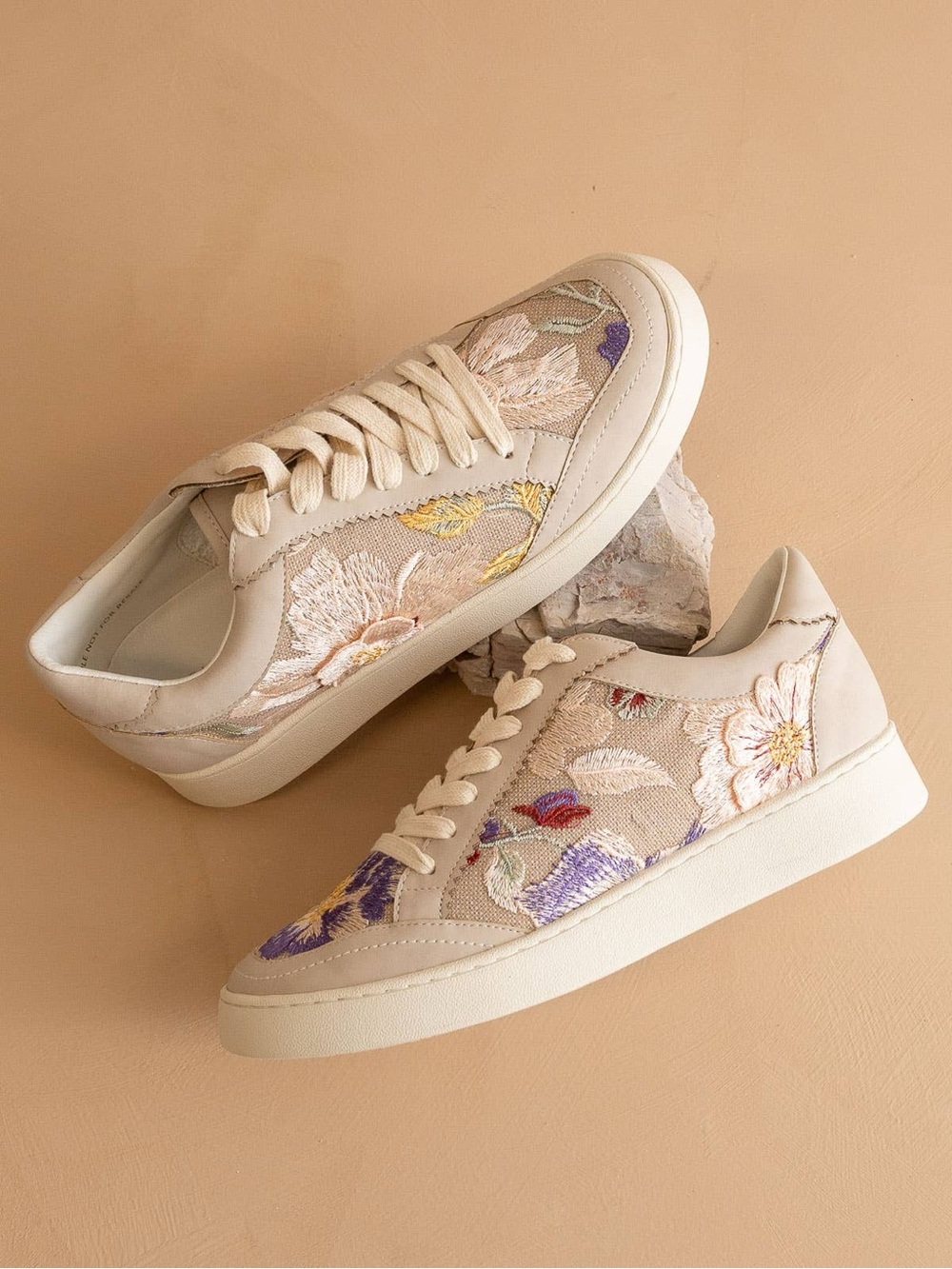 New in Box Embroidered Cream Floral Low-Top Sneakers Sizes 6-10